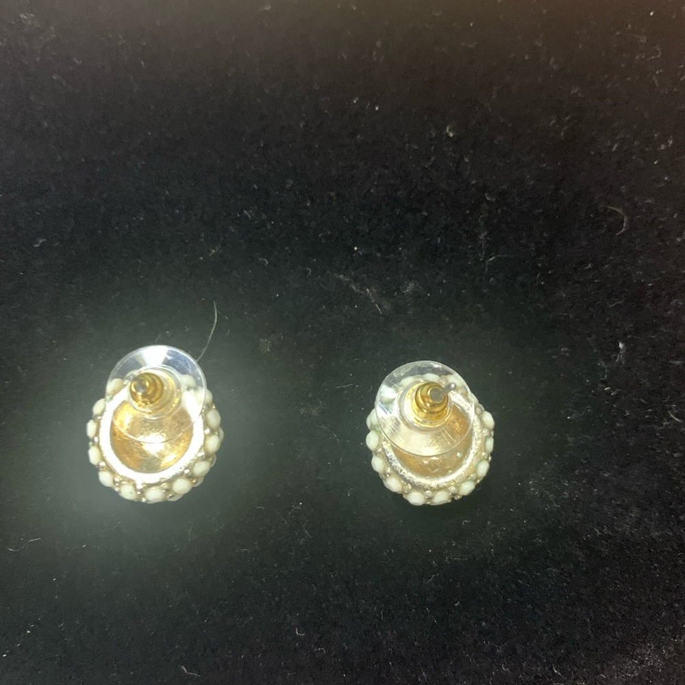 Gold and white posts - Picture 2 of 3